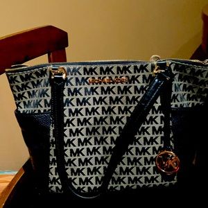 Large micheal Kors original purse